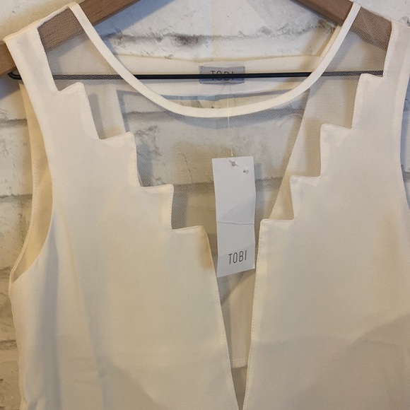 NWT Tobi white mesh cut out sleeveless blouse - Picture 2 of 4